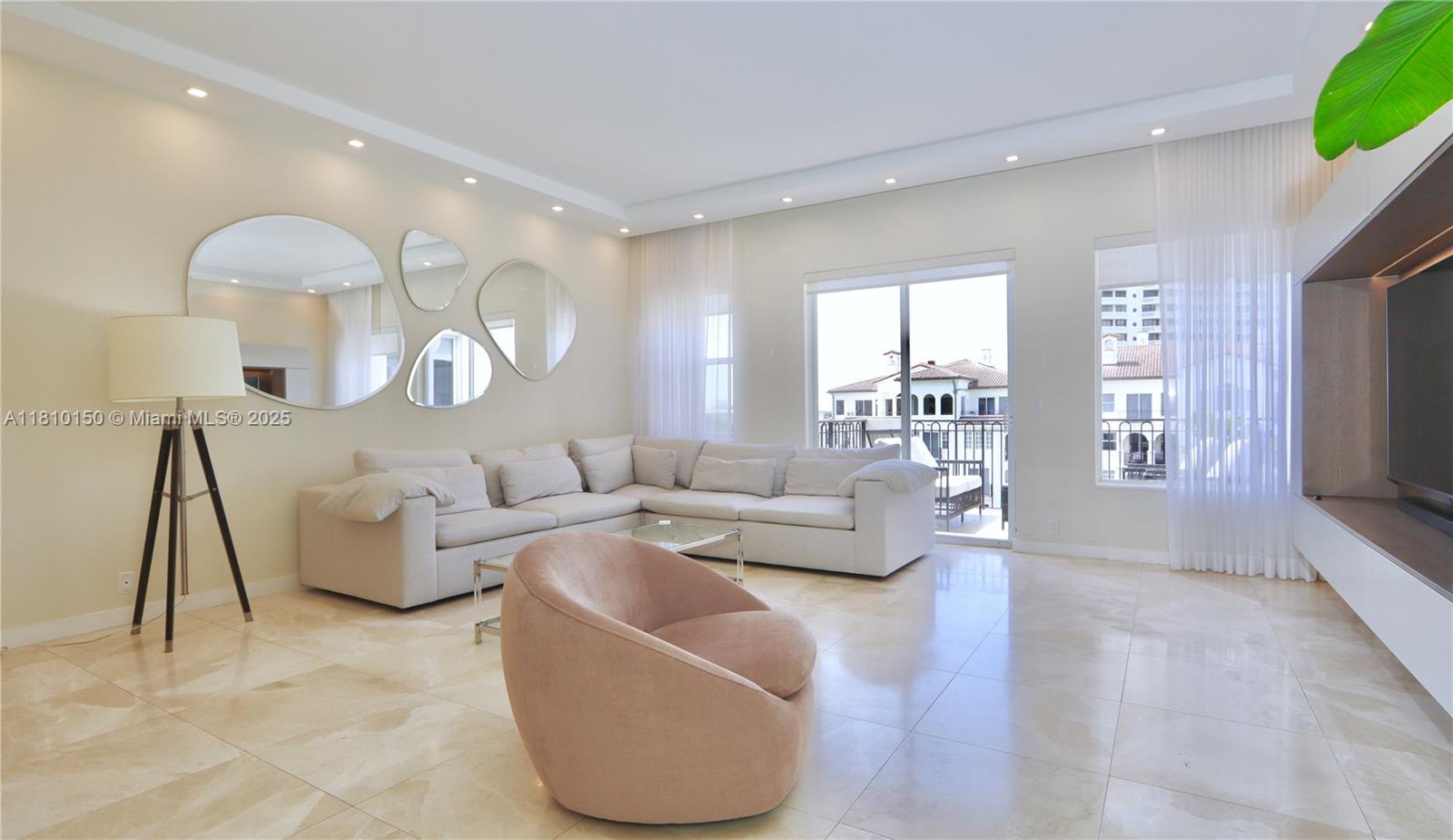 Property for Sale at 3900 Island Bl Blvd Ph 2, Aventura, Miami-Dade County, Florida - Bedrooms: 2 
Bathrooms: 2  - $795,000