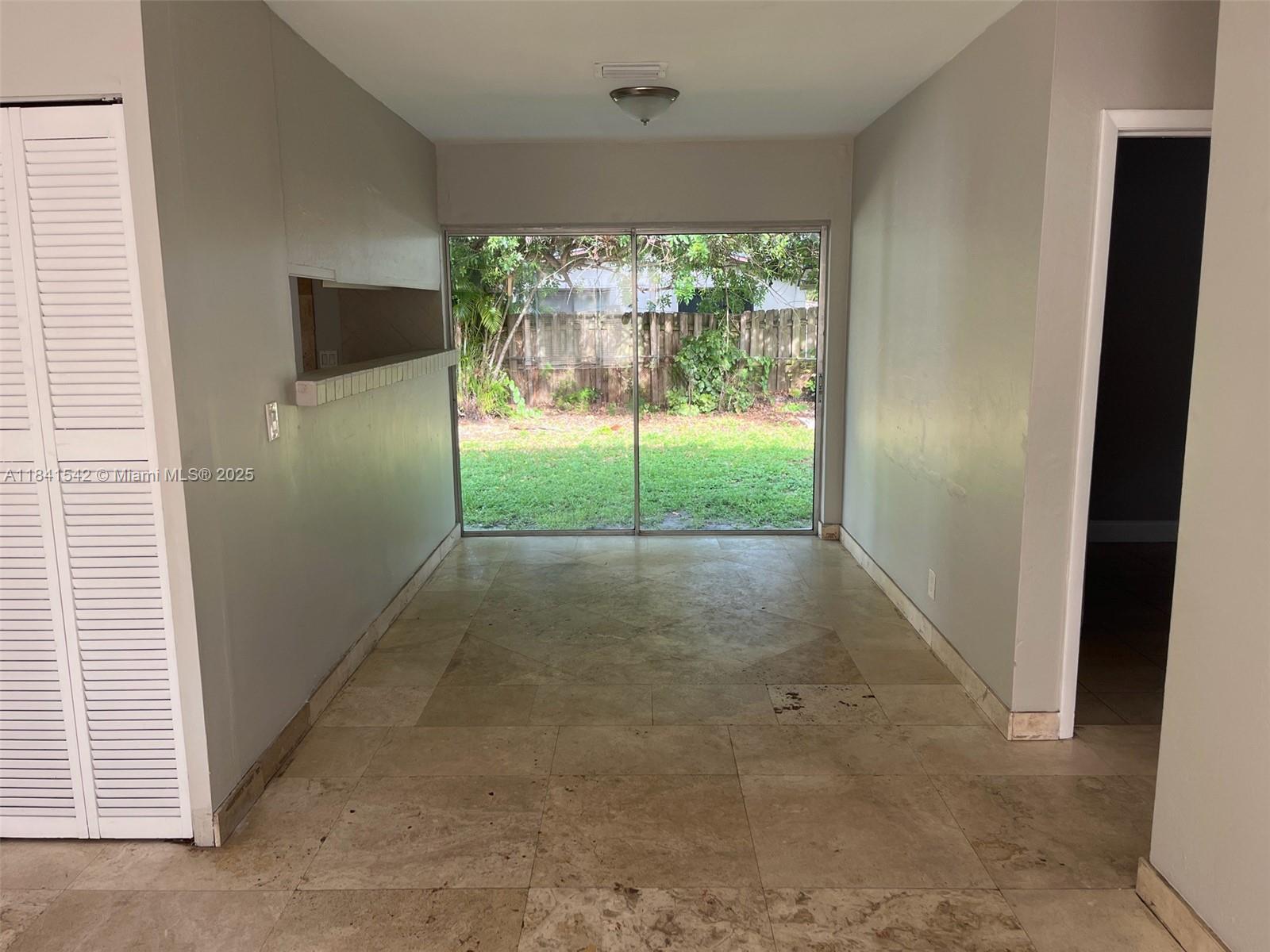 1450 N 64th Ave