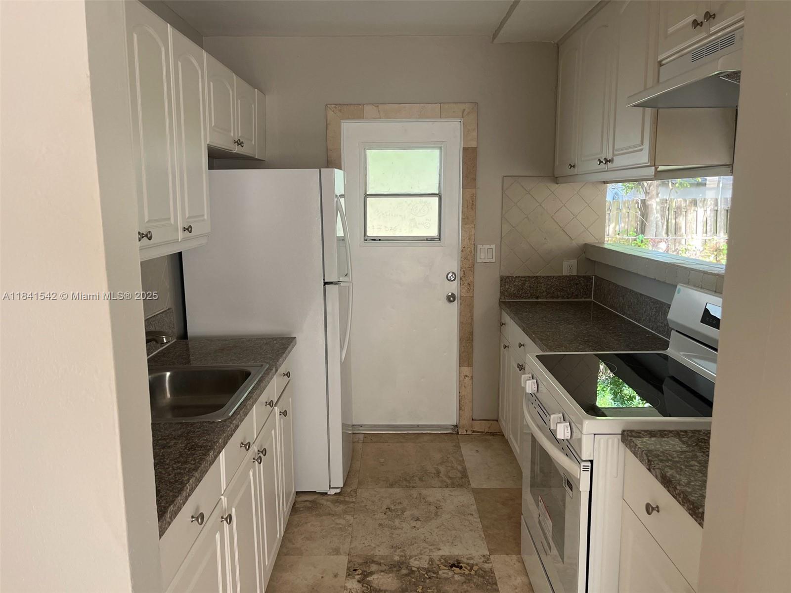 FLEETWOOD MANOR - Residential