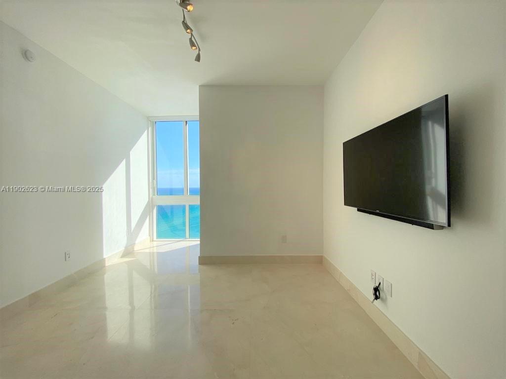 TDR TOWER I CONDO - Residential Lease