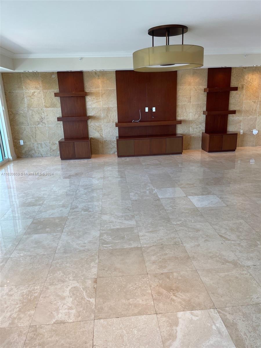 HAMPTONS SOUTH CONDO - Residential Lease