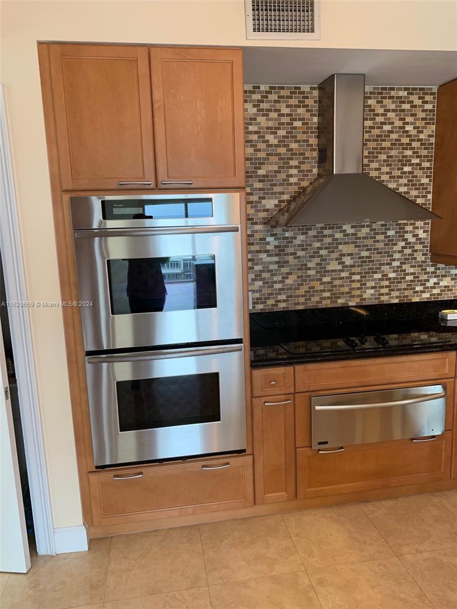 HAMPTONS SOUTH CONDO - Residential Lease