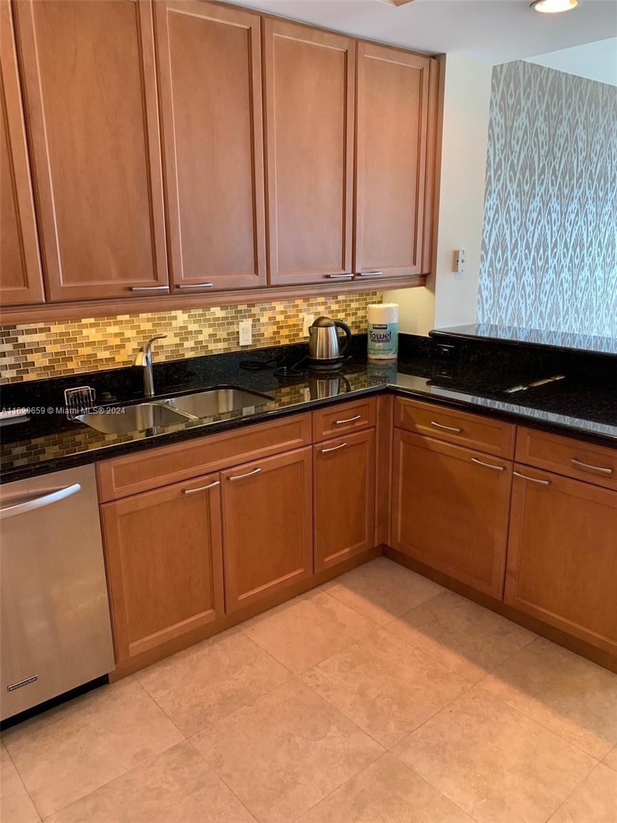 HAMPTONS SOUTH CONDO - Residential Lease