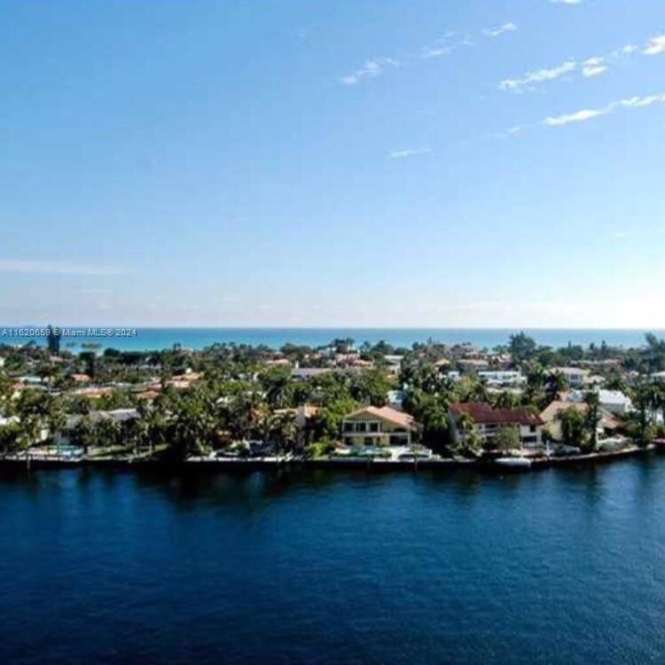 HAMPTONS SOUTH CONDO - Residential Lease