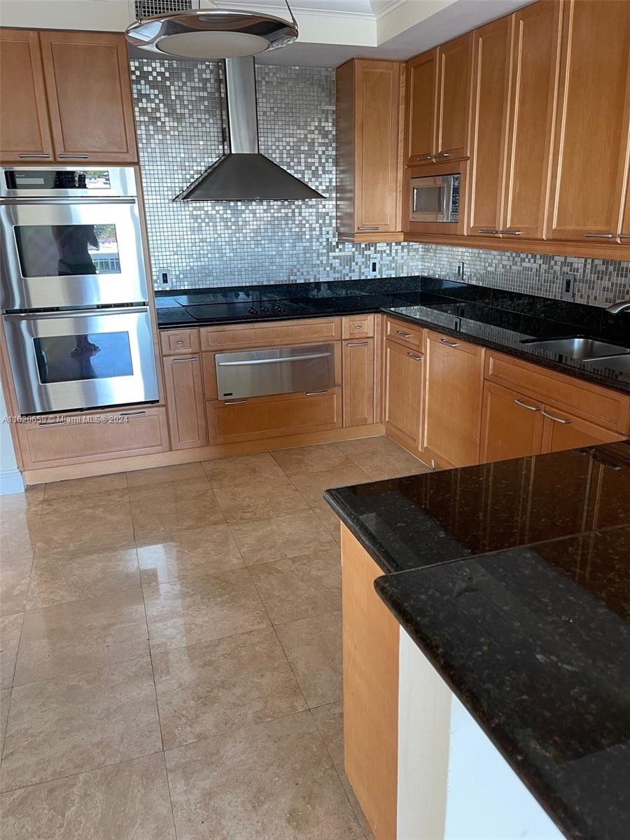 HAMPTONS SOUTH CONDO - Residential Lease