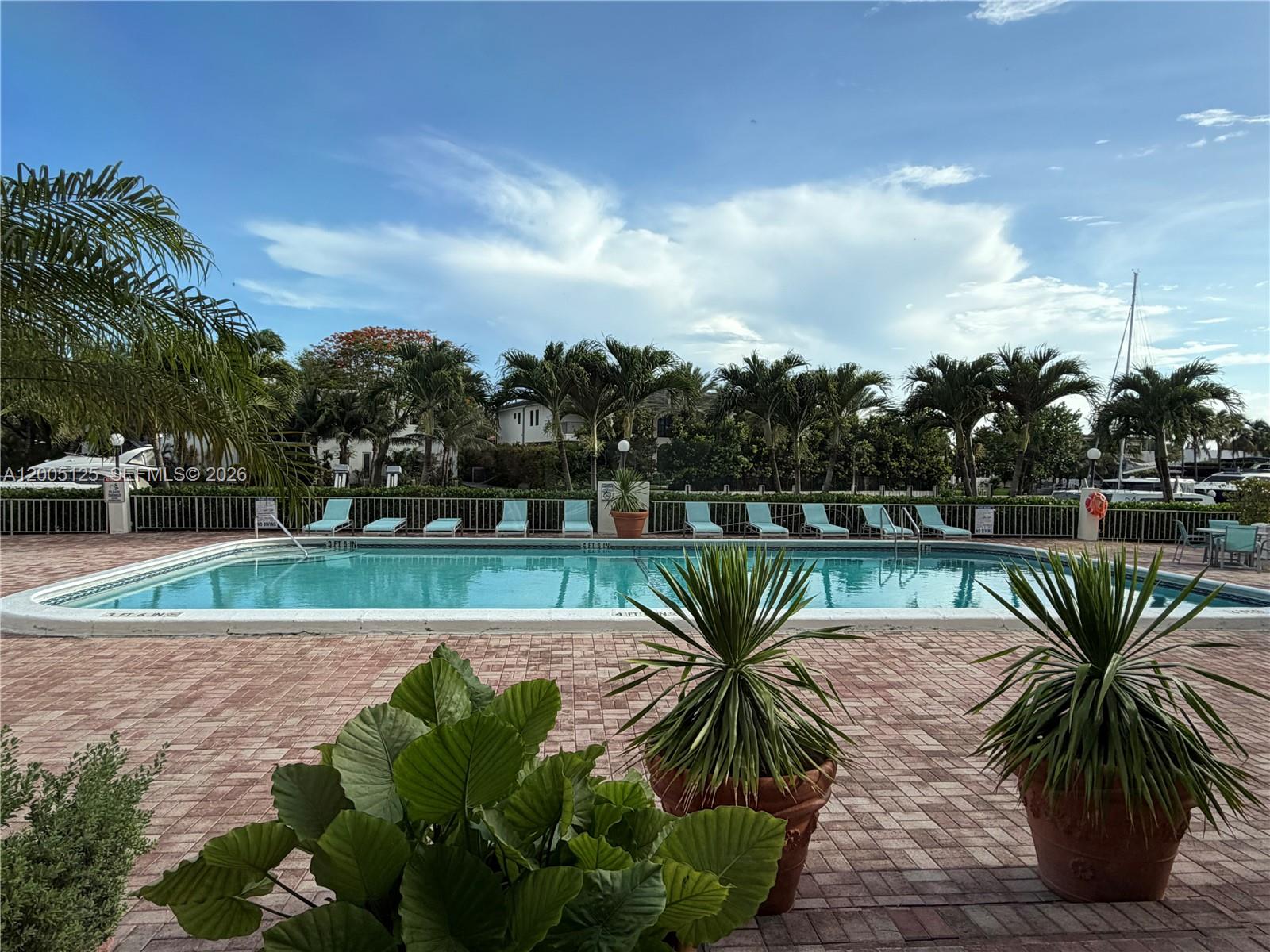401 Golden Isles Dr 716