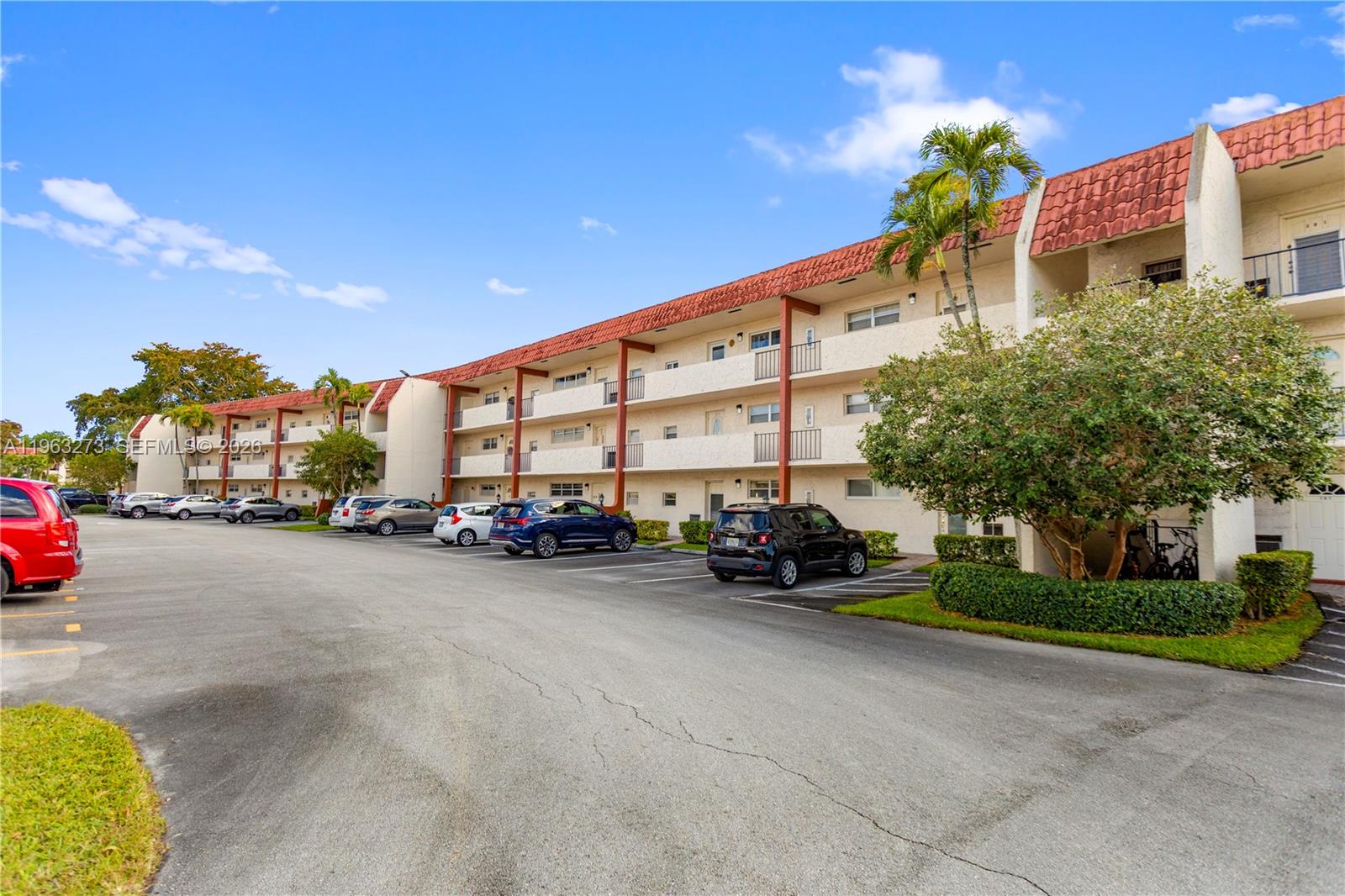 HOLLYBROOK GOLF AND - Residential