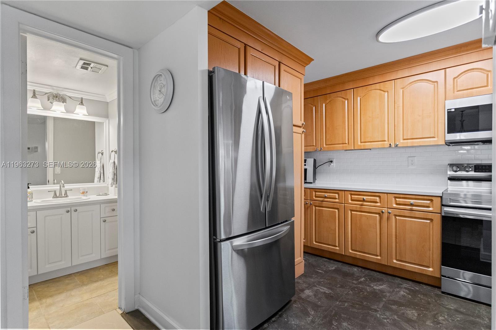 HOLLYBROOK GOLF AND - Residential