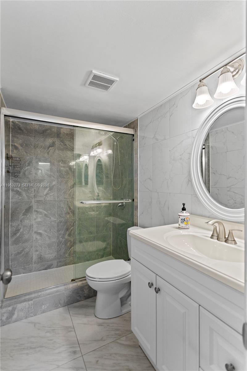 HOLLYBROOK GOLF AND - Residential