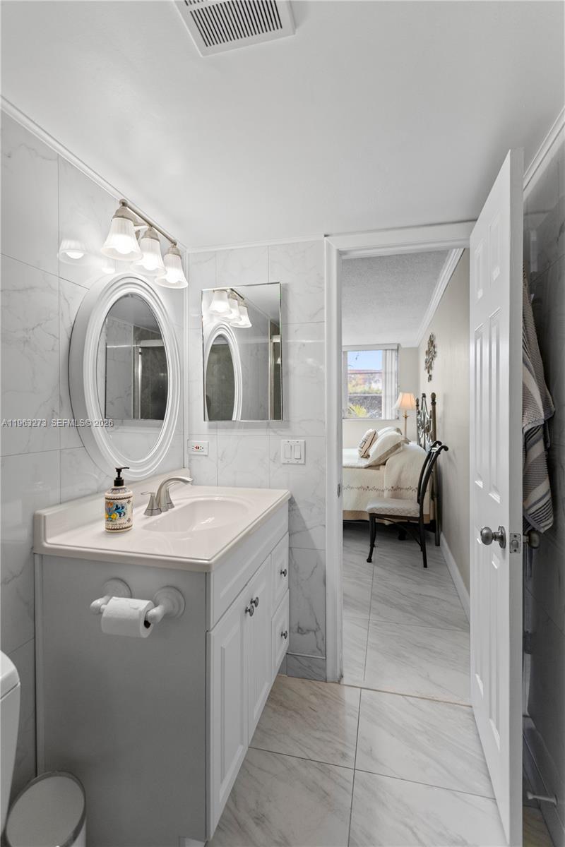 HOLLYBROOK GOLF AND - Residential