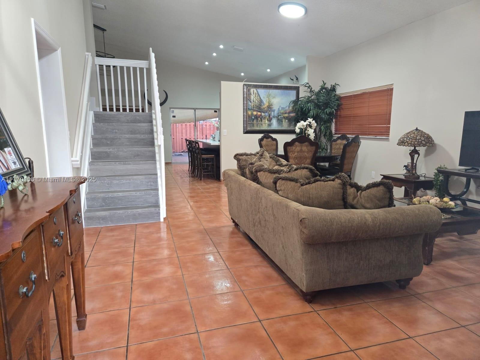 BISCAYNE POINT SOUTH - Residential