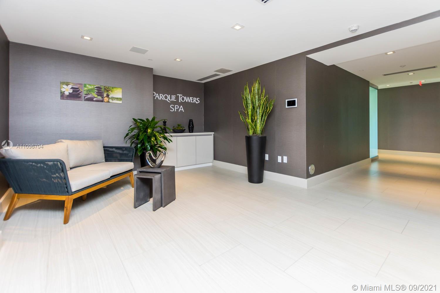 PARQUE TOWERS CONDO - Residential