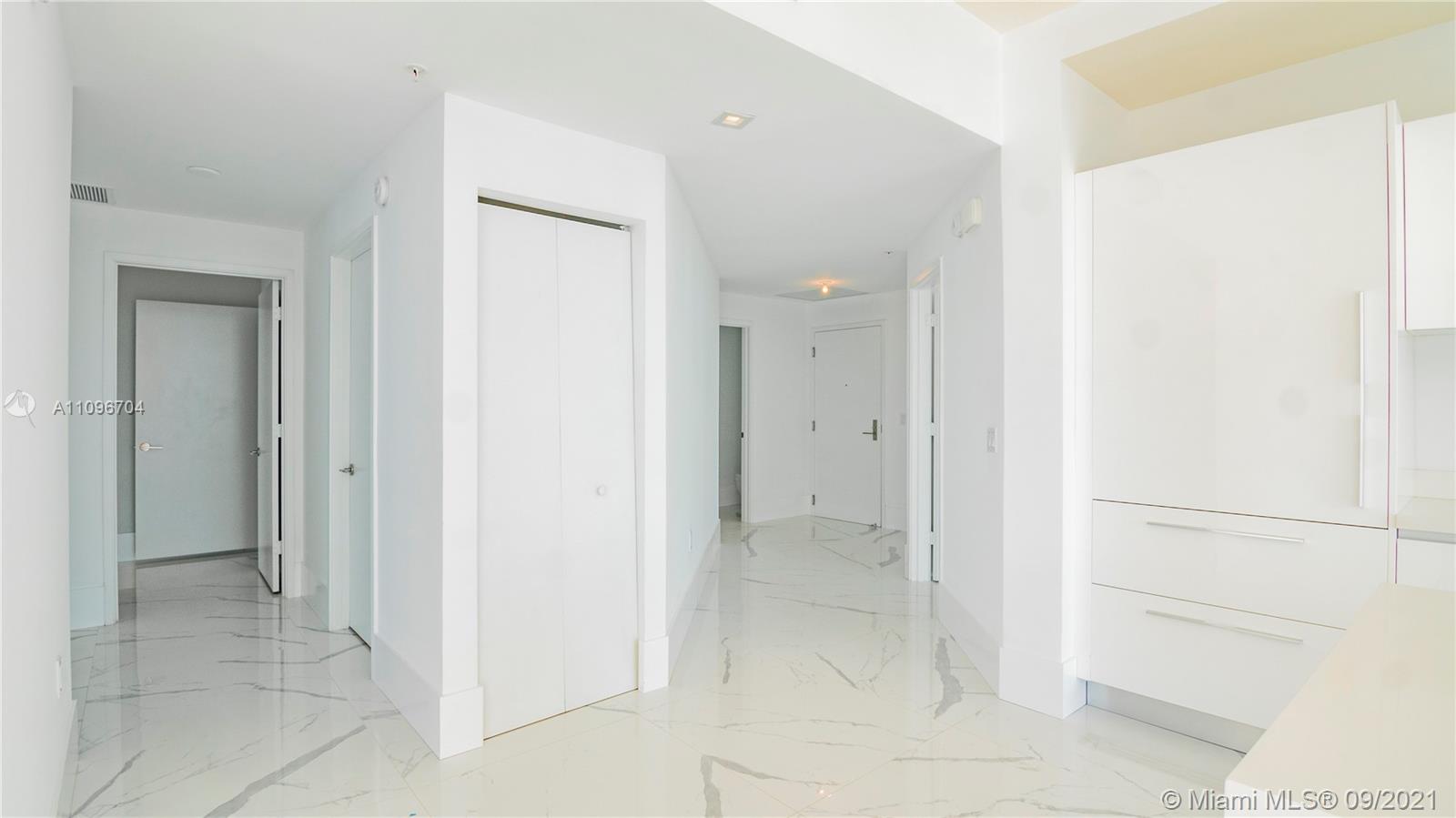 PARQUE TOWERS CONDO - Residential