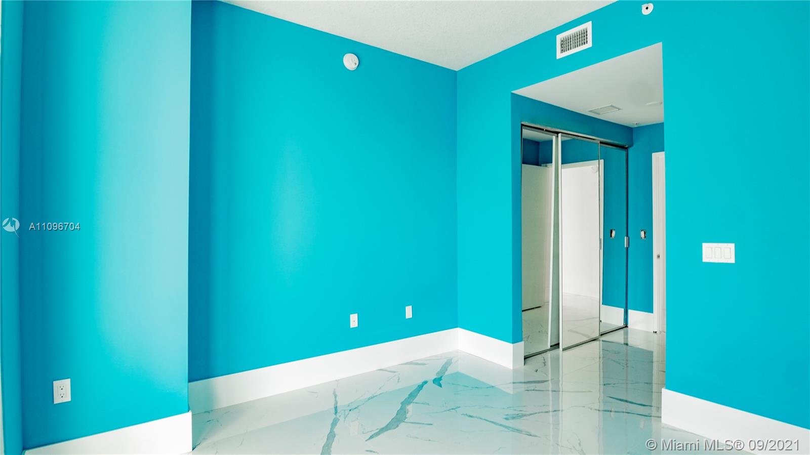 PARQUE TOWERS CONDO - Residential