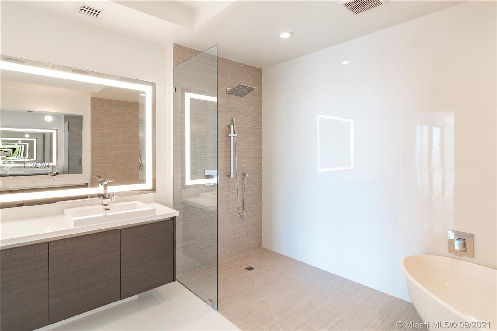PARQUE TOWERS CONDO - Residential