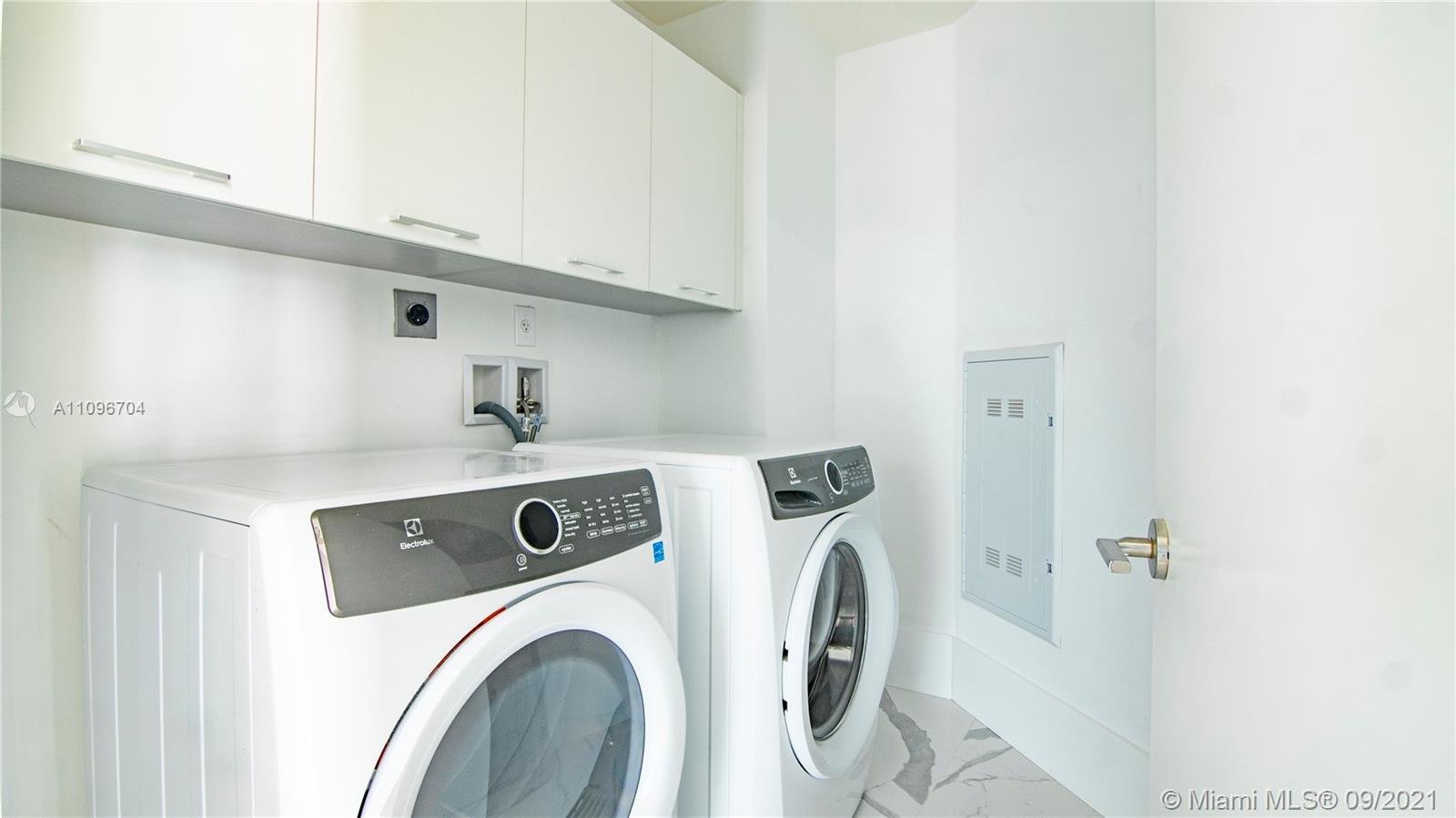 PARQUE TOWERS CONDO - Residential
