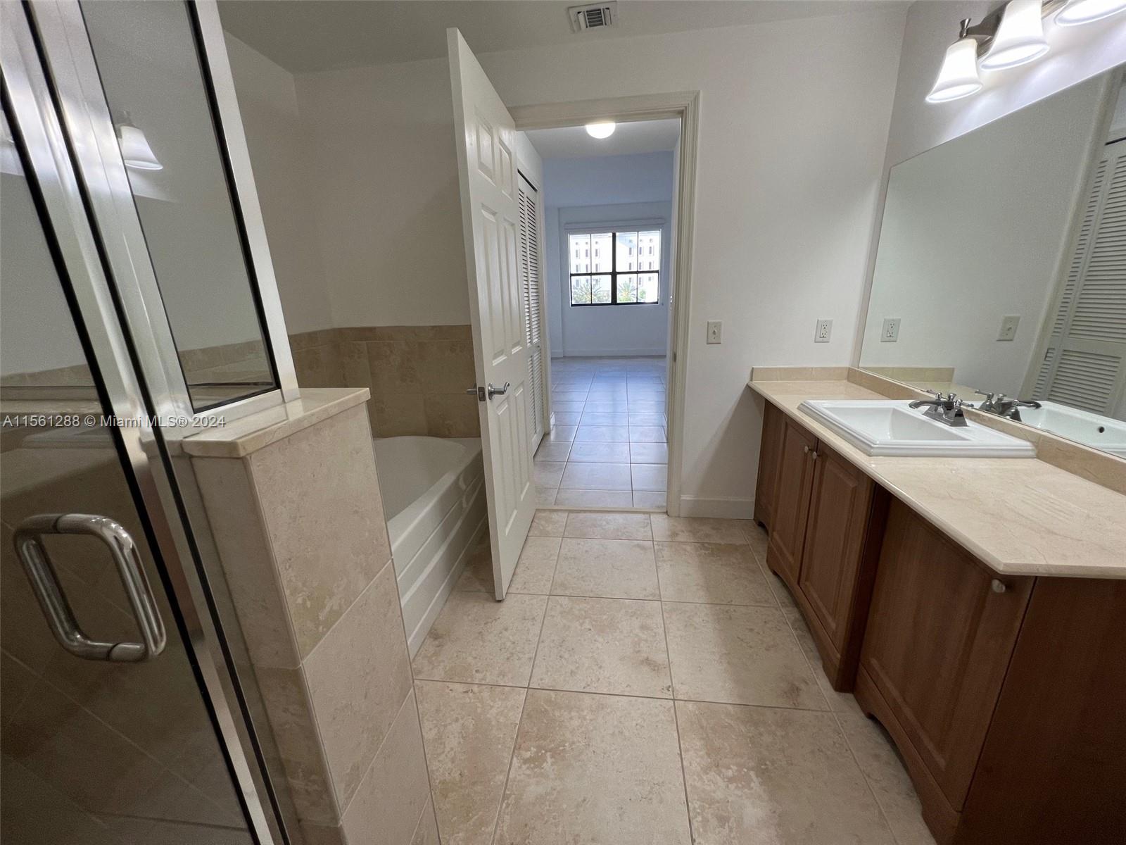 ANDALUSIA CONDO RESIDENCE - Residential