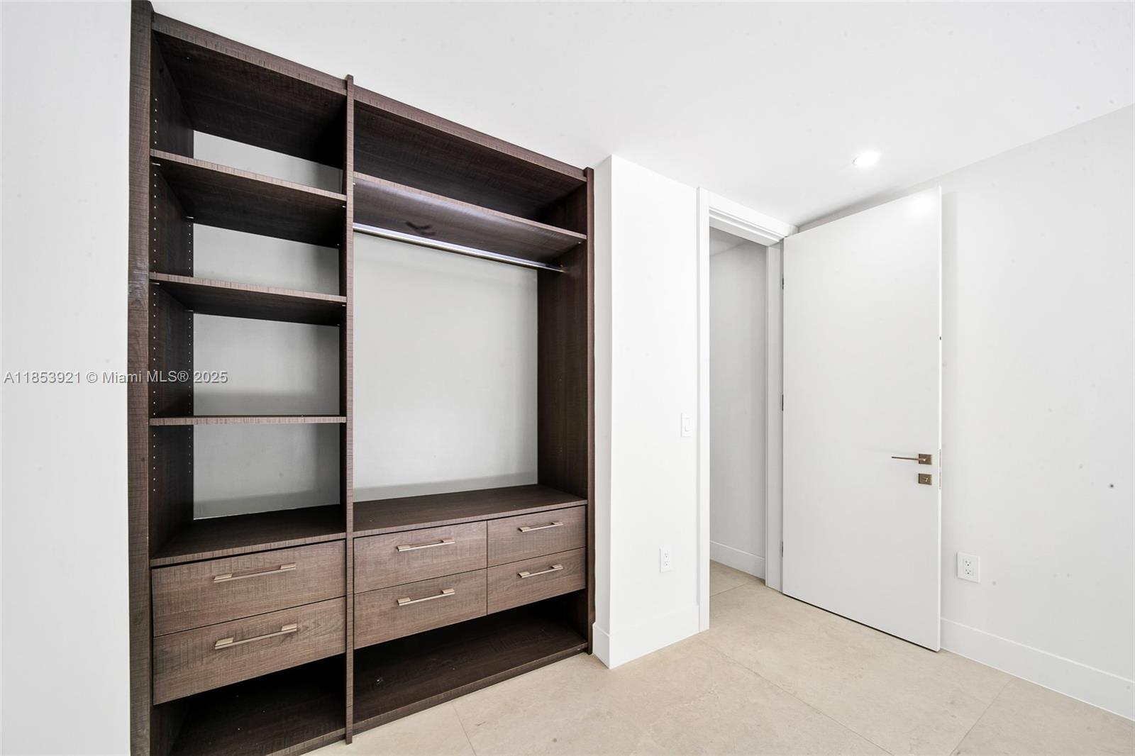 WASHINGTON PLACE - Residential