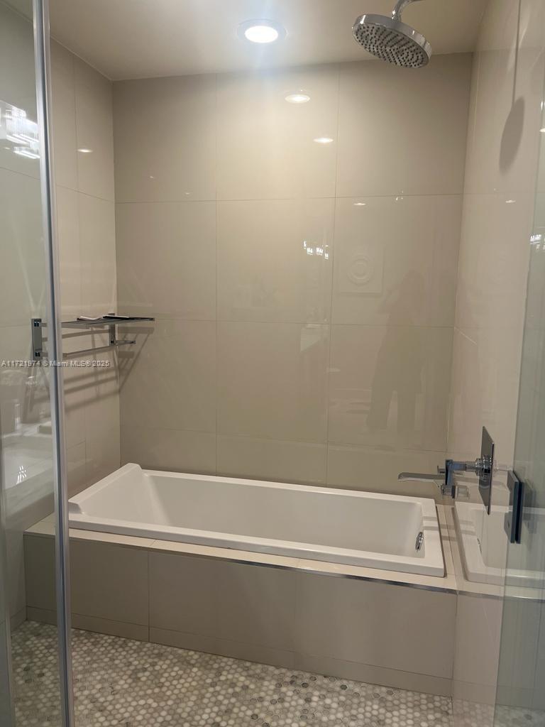 900 BISCAYNE BAY CONDO - Residential Lease