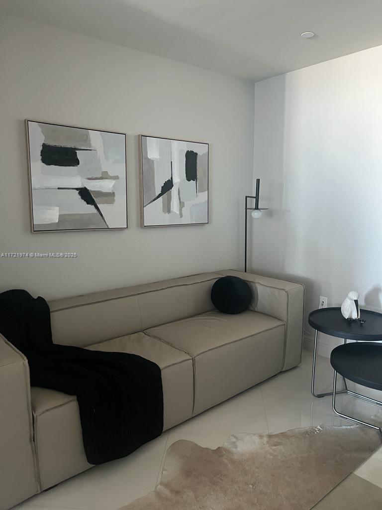 900 BISCAYNE BAY CONDO - Residential Lease