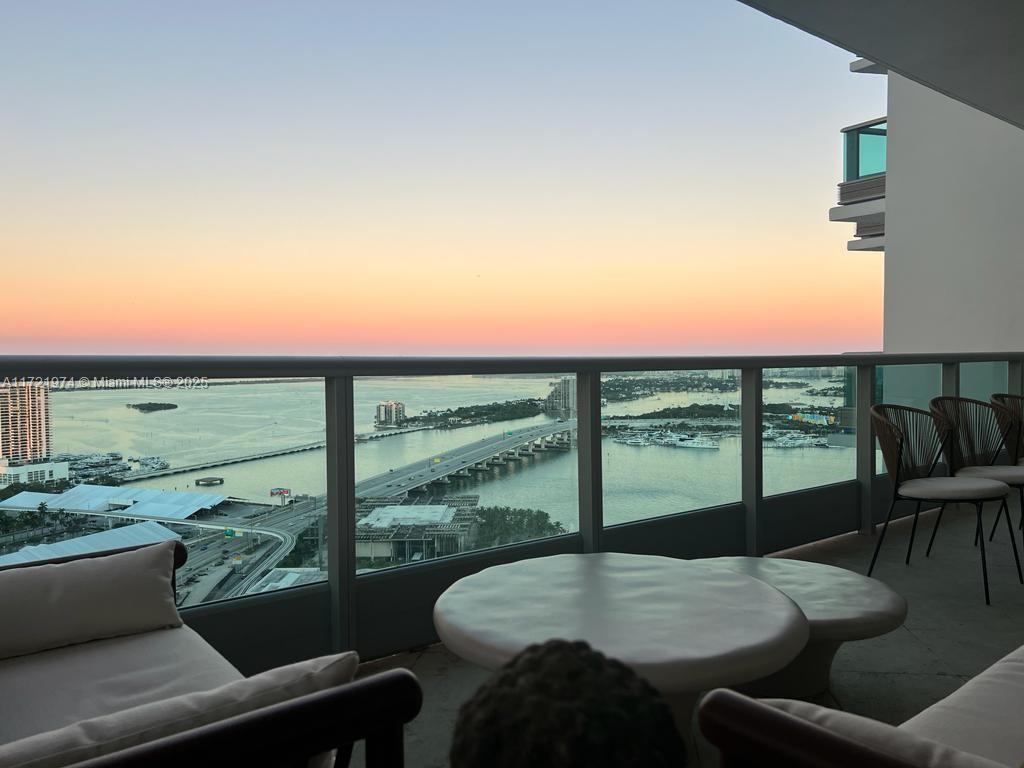 900 BISCAYNE BAY CONDO - Residential Lease