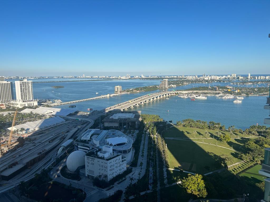 900 BISCAYNE BAY CONDO - Residential Lease