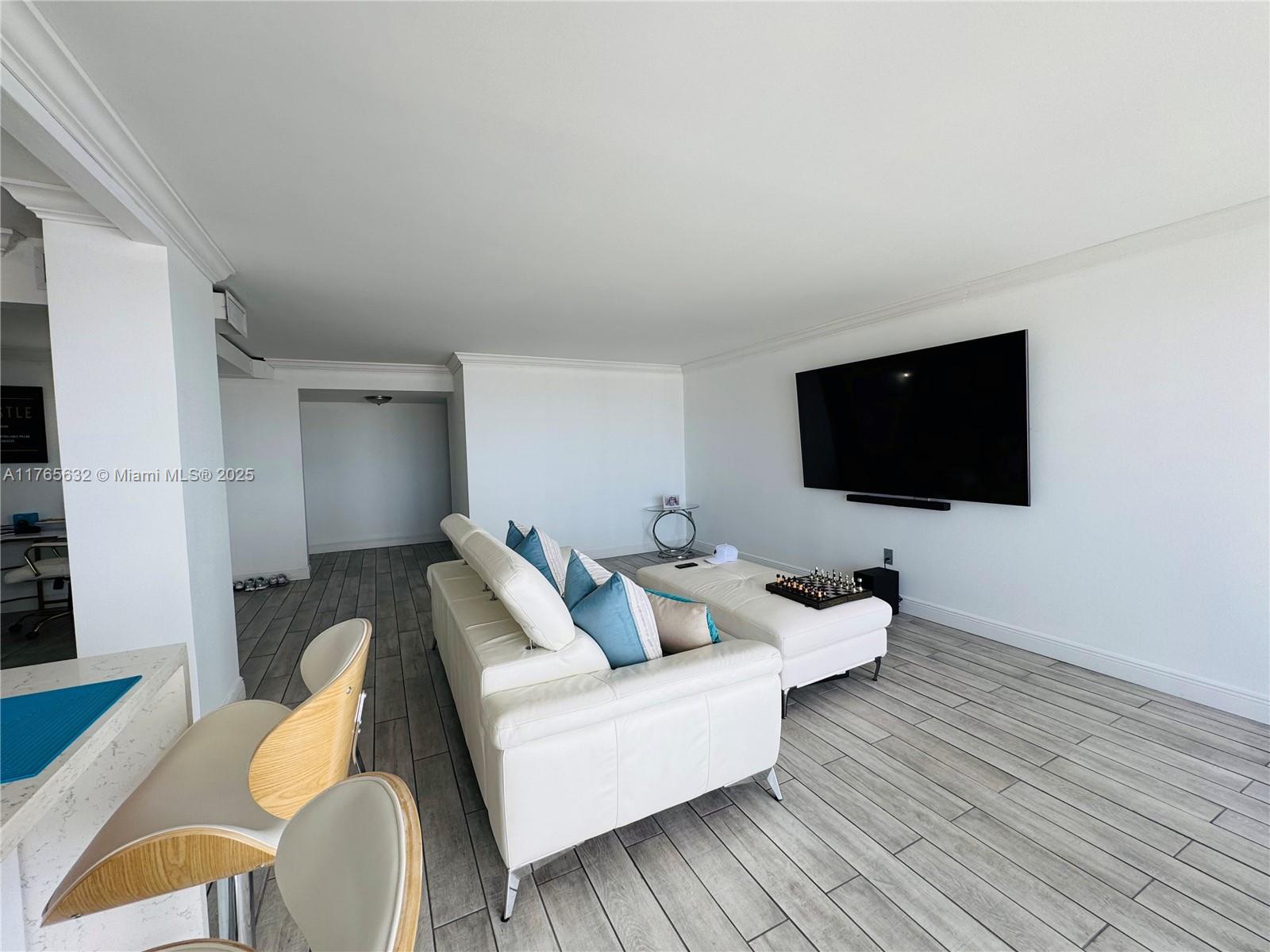 DEL PRADO - Residential