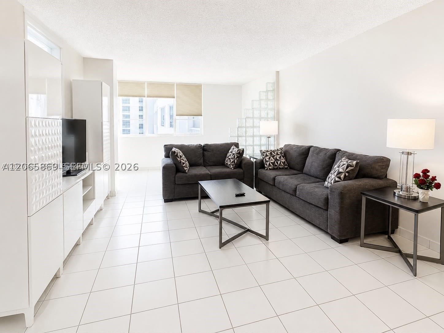 5005 Collins Ave 616