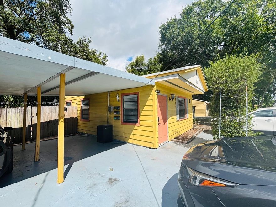 Charming garden-style home with 2 bedrooms and 1 bathroom, located in the desirable Riverside Drive area of Fort Lauderdale. Features a functional kitchen, washer and dryer in a private area just outside by the garden, and 2 assigned parking spaces. This unit is fully independent within a small property of only 3 homes, offering privacy and a quiet residential setting. Highly appreciated neighborhood for its comfort, safety, and convenient access to everything Fort Lauderdale has to offer.