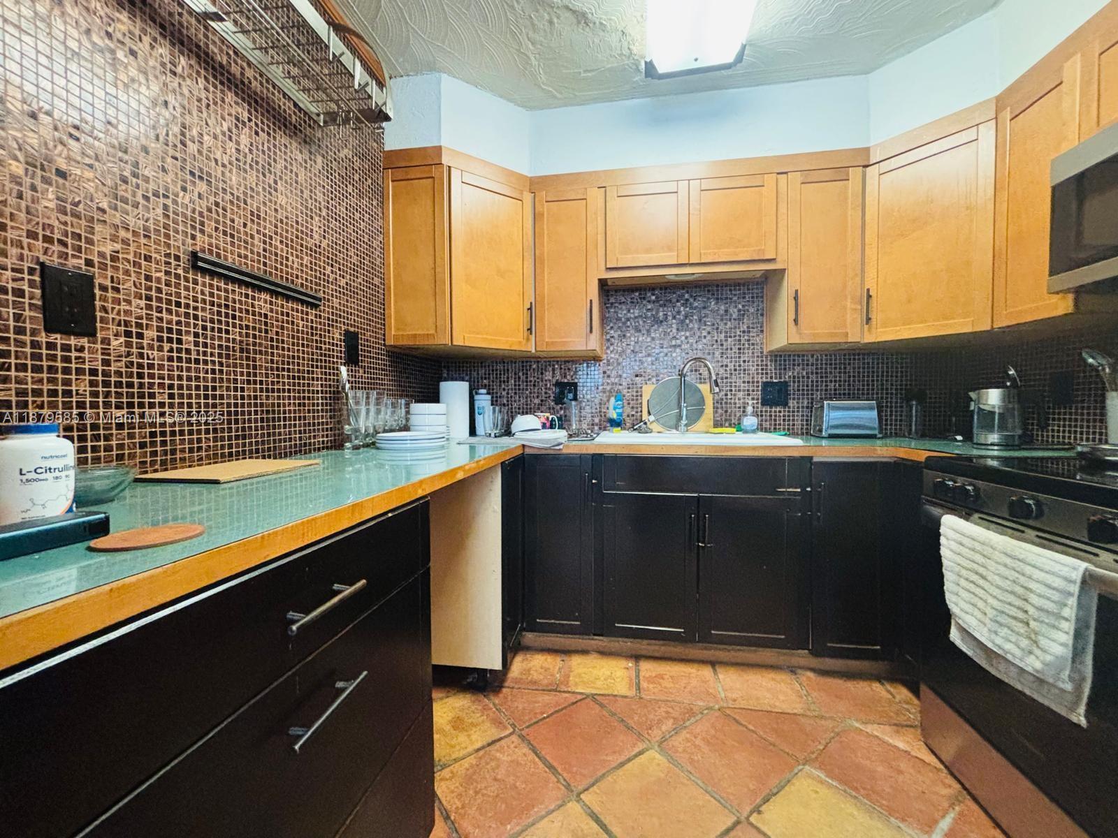 RIVERSIDE PARK - Residential Lease