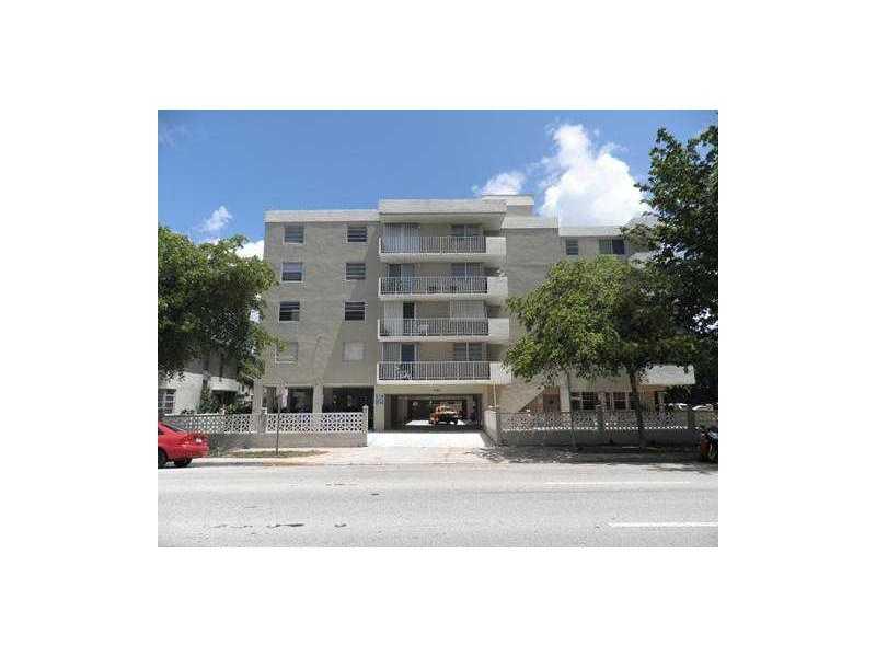 2 Bedroom, 1.5 Baths, renovated, granite countertops, all tiled, ready to move in! Pool, Assigned Parking, Close to Restaurants and Beaches!
