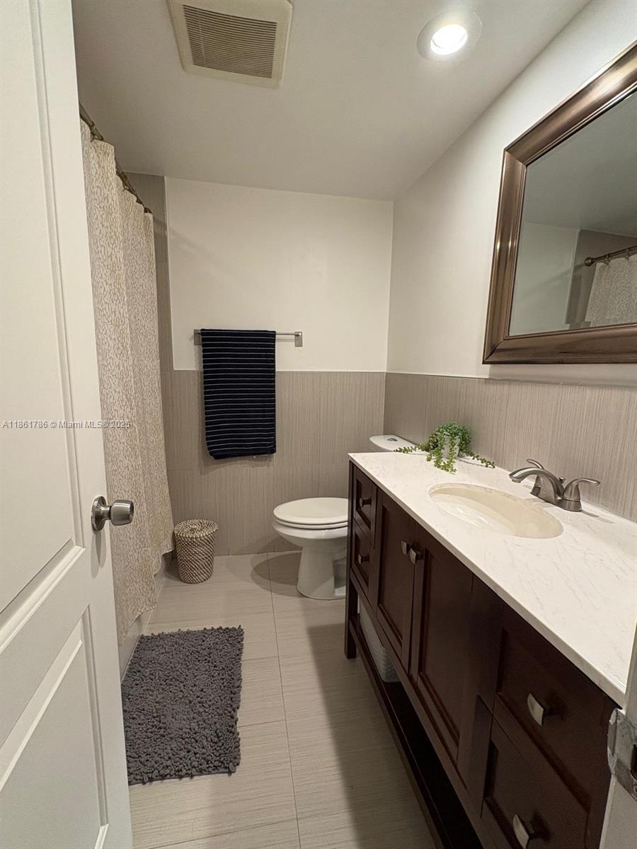 VILLAS OF PINECREST CONDO - Residential