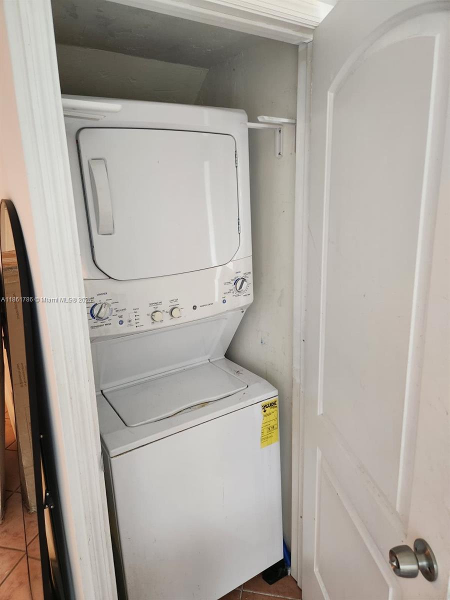 VILLAS OF PINECREST CONDO - Residential