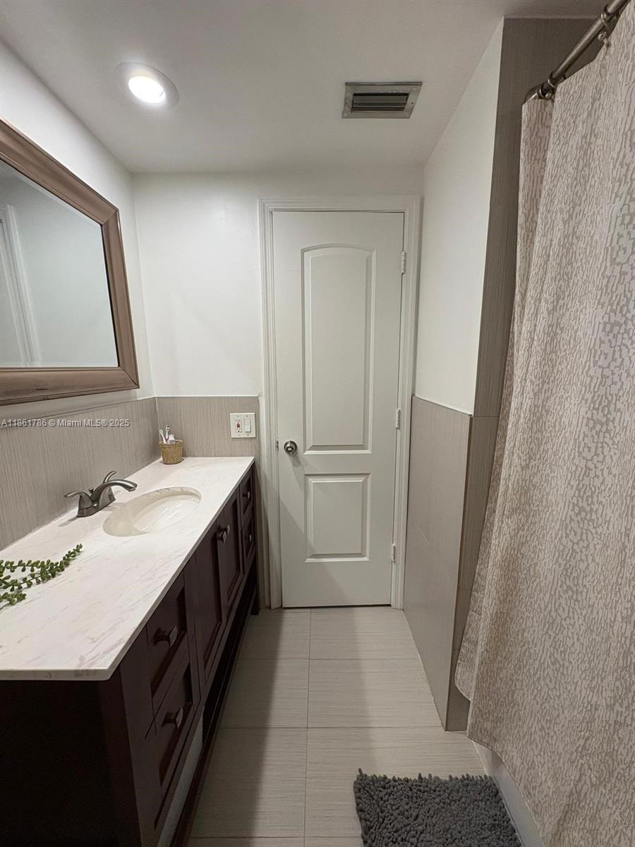 VILLAS OF PINECREST CONDO - Residential