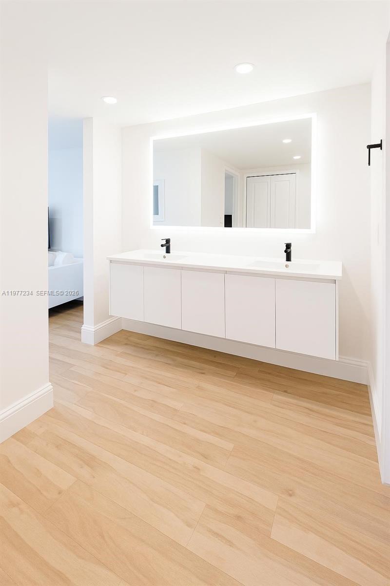 COMMODORE CLUB SOUTH COND - Residential Lease