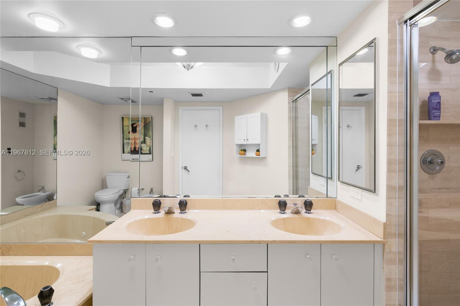 HAMPTONS WEST CONDO - Residential