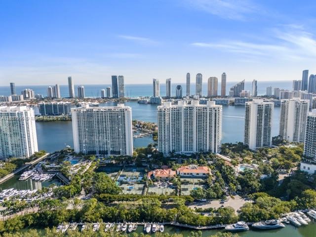 BELLAMARE @ WILLIAMS ISLA - Residential