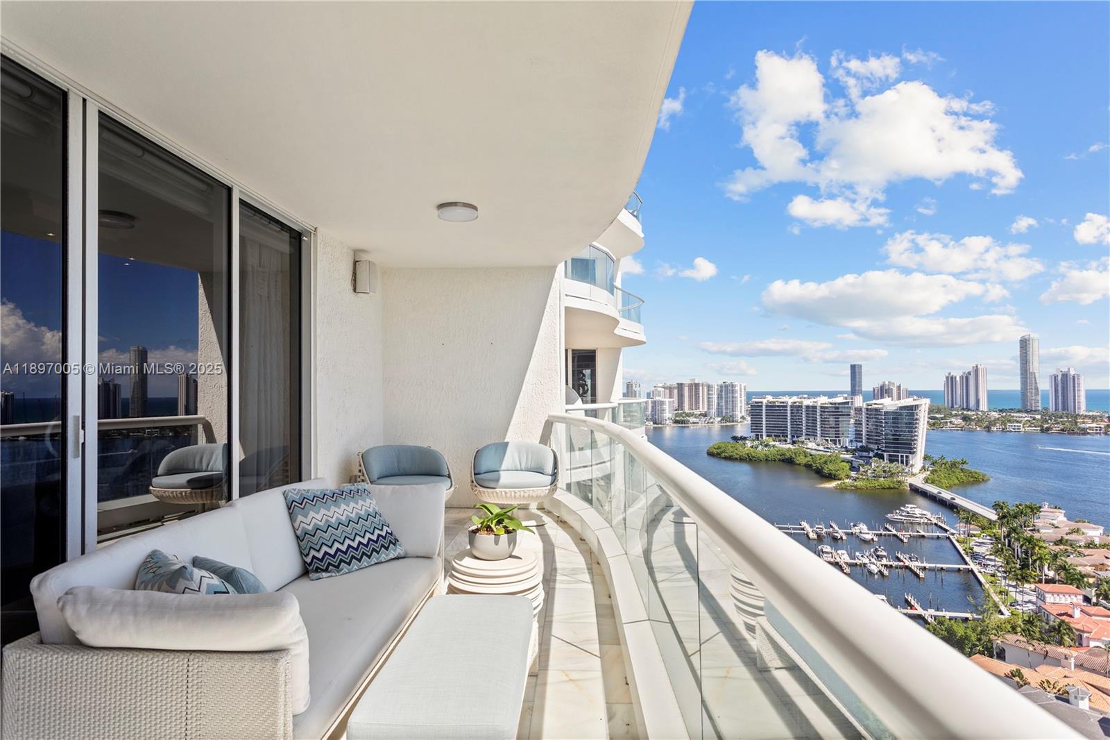 BELLAMARE @ WILLIAMS ISLA - Residential