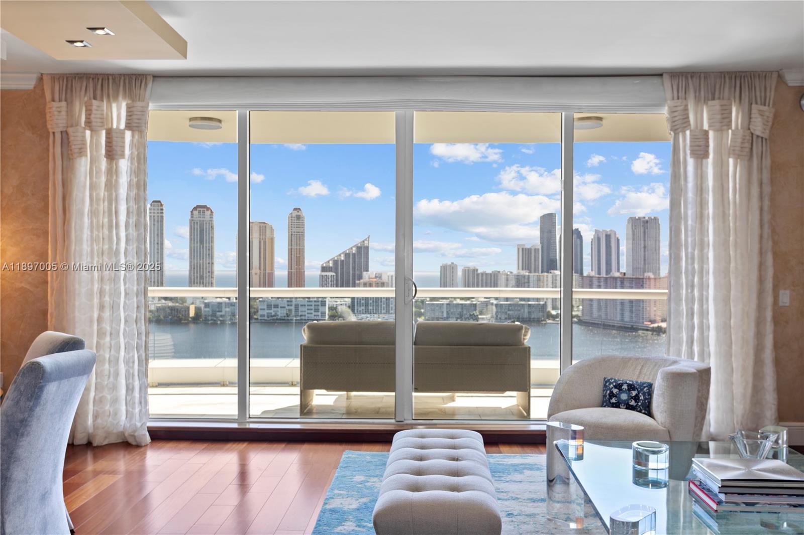 BELLAMARE @ WILLIAMS ISLA - Residential