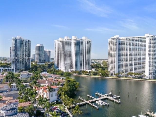 BELLAMARE @ WILLIAMS ISLA - Residential