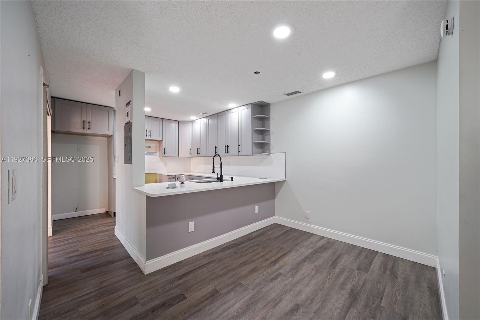 KARANDA VILLAGE III-B CON - Residential