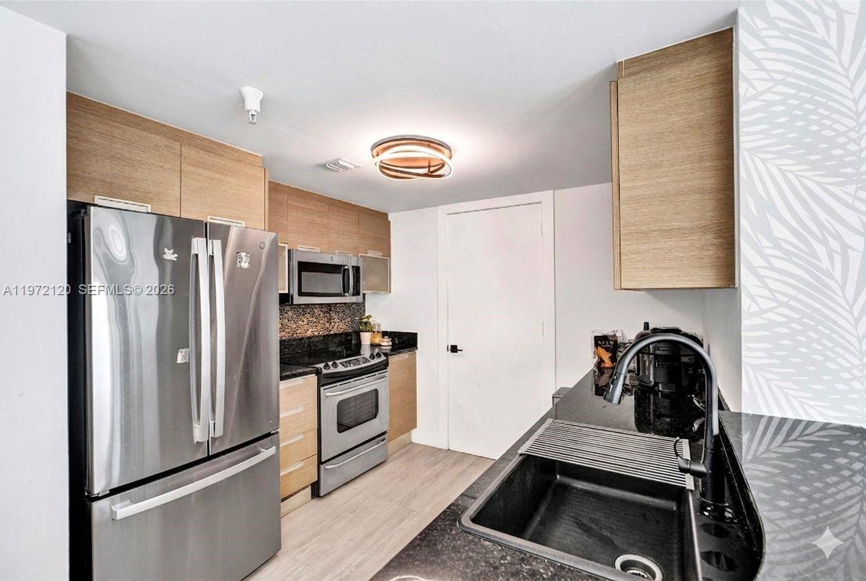 THE BRIDGEWATER CONDO - Residential