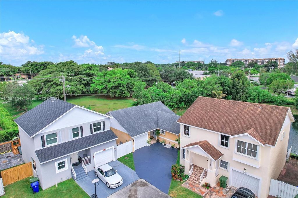 Photo of 10241 NW 6th St, Pembroke Pines, FL 33026 (MLS # A11394304)