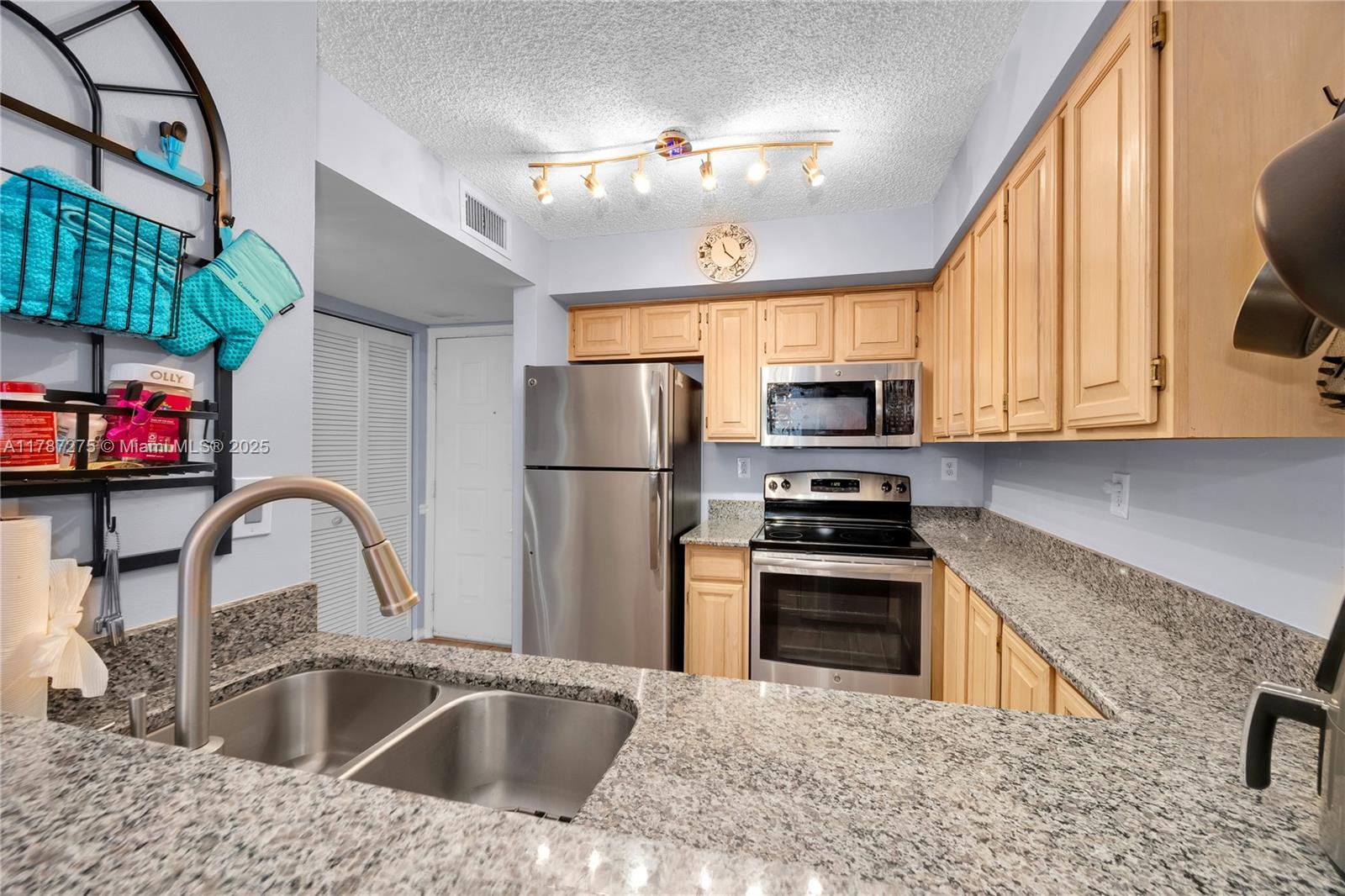 UNIVERSITY INN CONDO - Residential