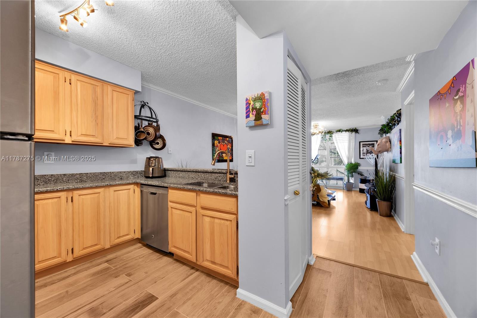 UNIVERSITY INN CONDO - Residential