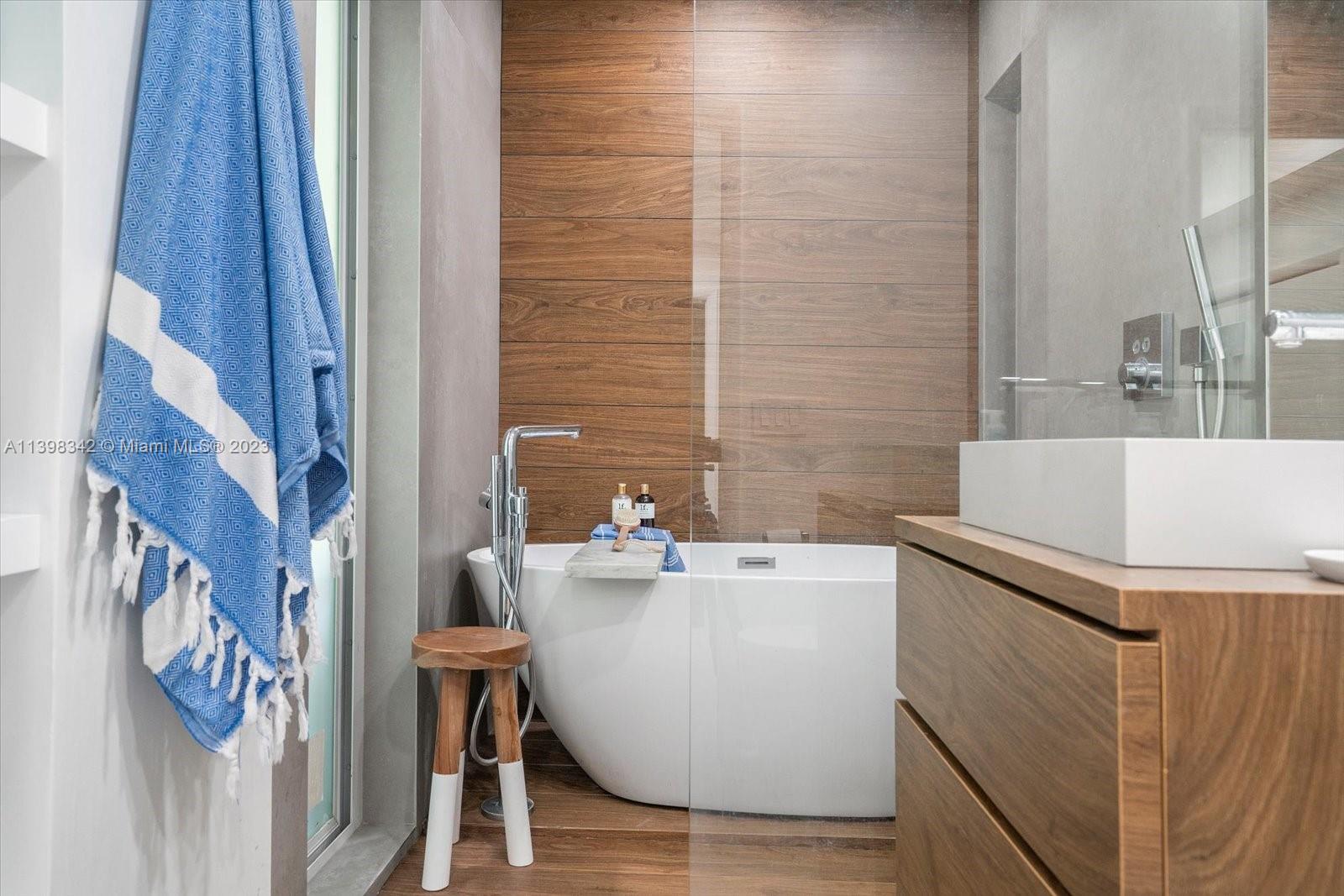 MIAMI SHORES SEC 3 - Residential