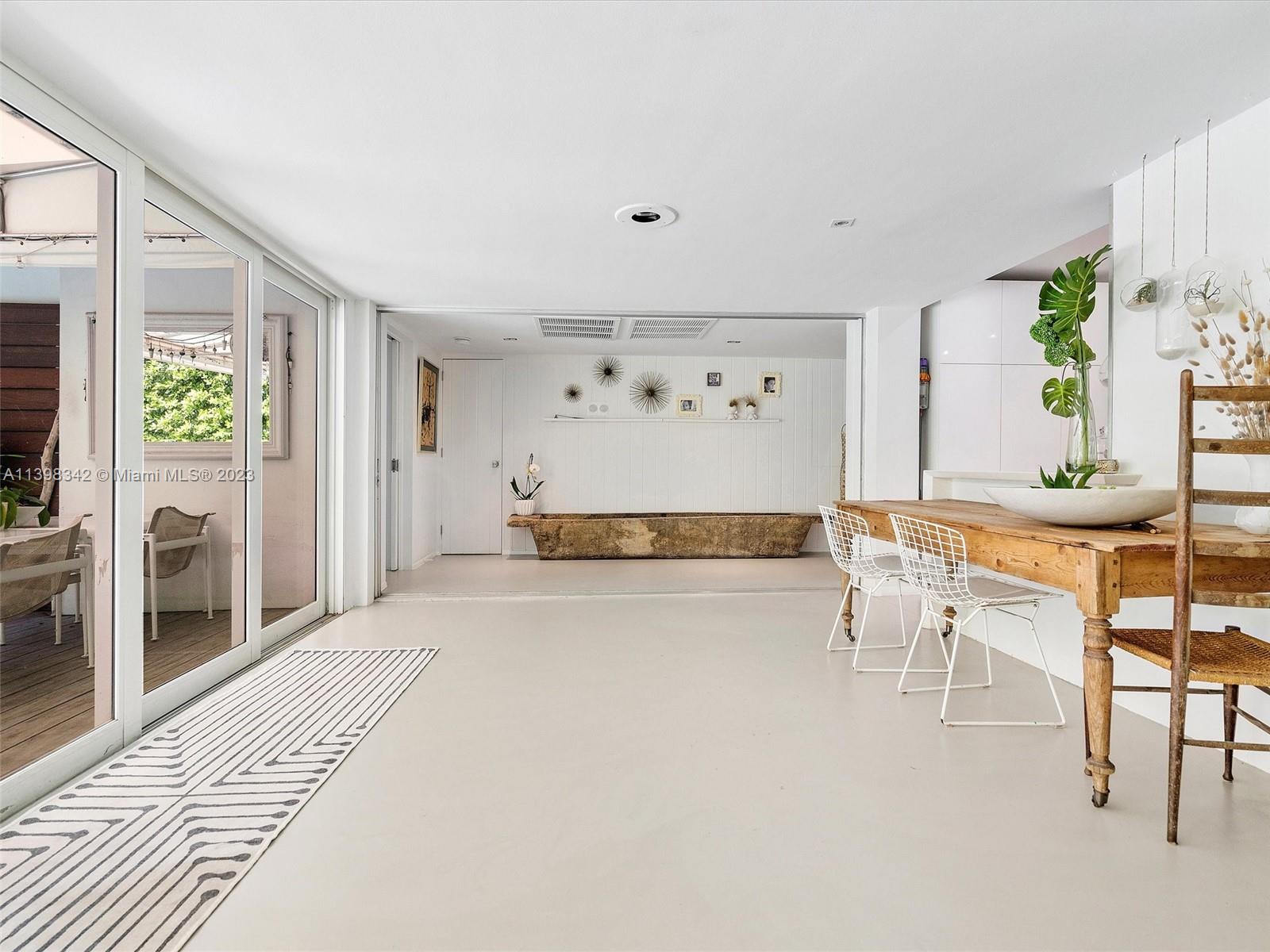 MIAMI SHORES SEC 3 - Residential