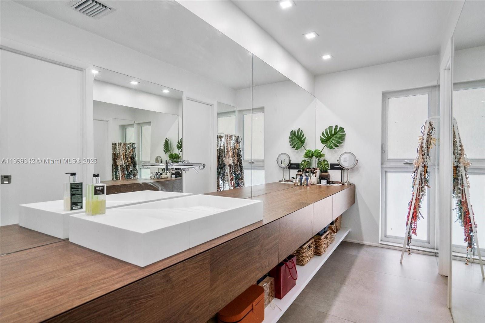 MIAMI SHORES SEC 3 - Residential