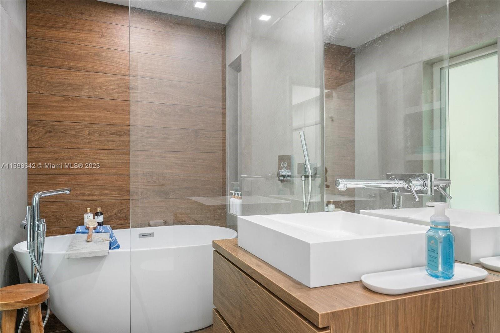 MIAMI SHORES SEC 3 - Residential