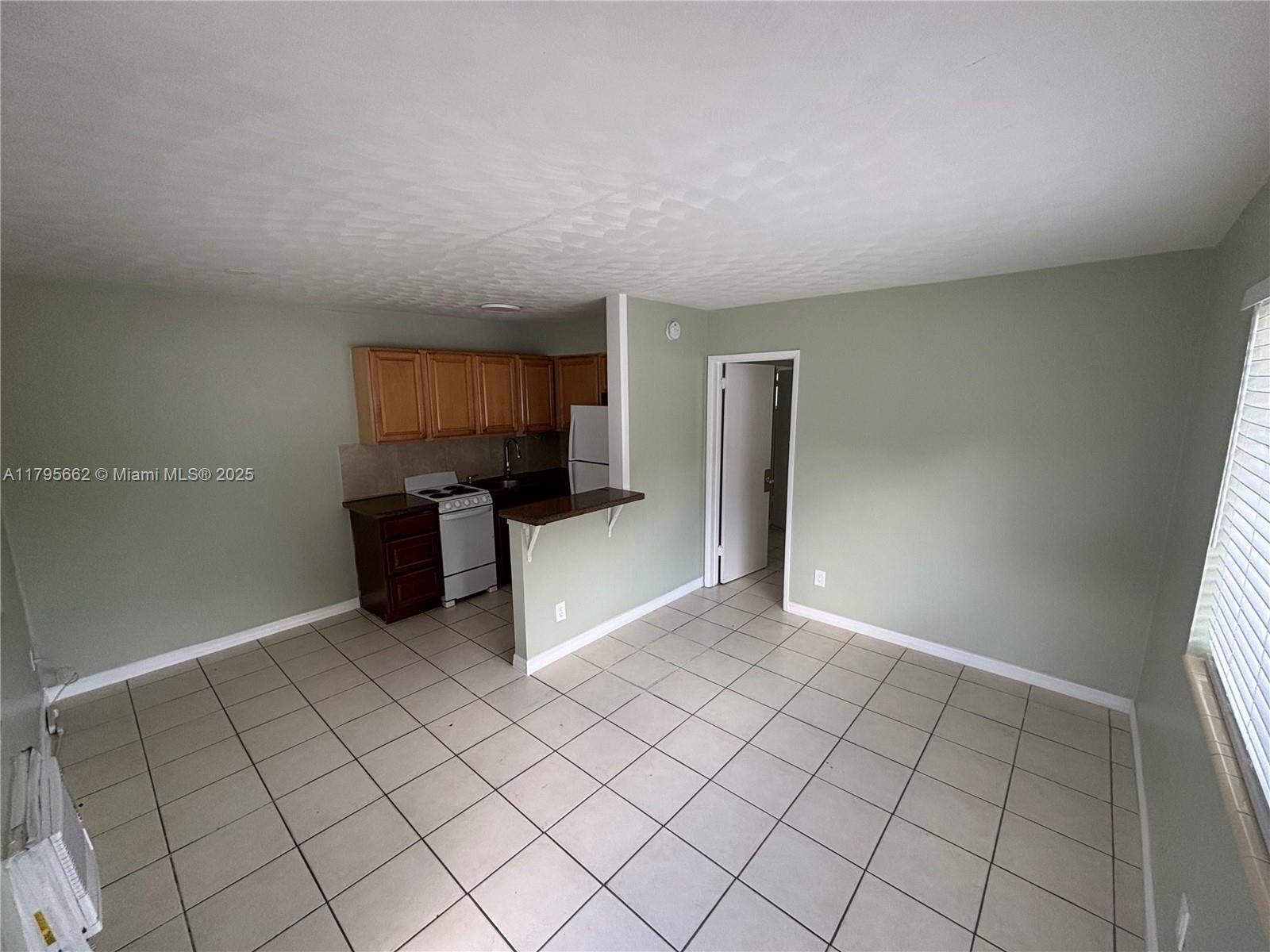 Rental Property at 1211 Ne 6th St 1, Fort Lauderdale, Broward County, Florida - Bedrooms: 1 
Bathrooms: 1  - $1,425 MO.